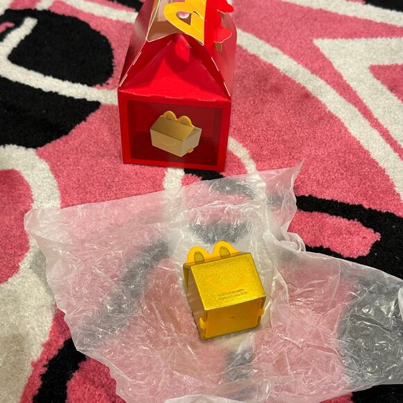 McDonald’s 2025 Gold Mini Happy Meal Box Toy - Picture 5 of 10